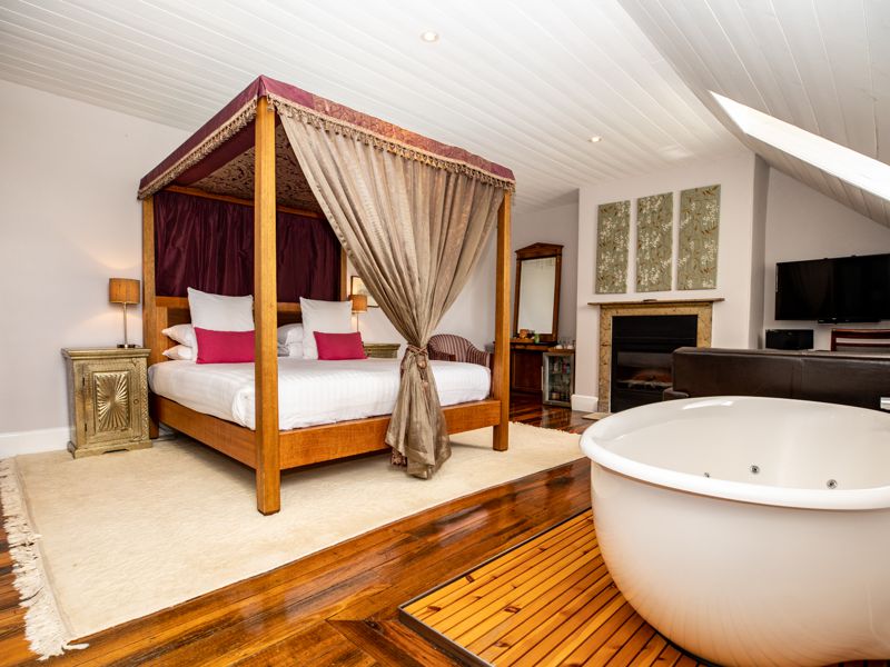 A Luxurious Deluxe Accommodation Room with Spa Bath at Quamby Homestead