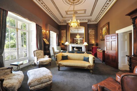 9 Homestead Lounge